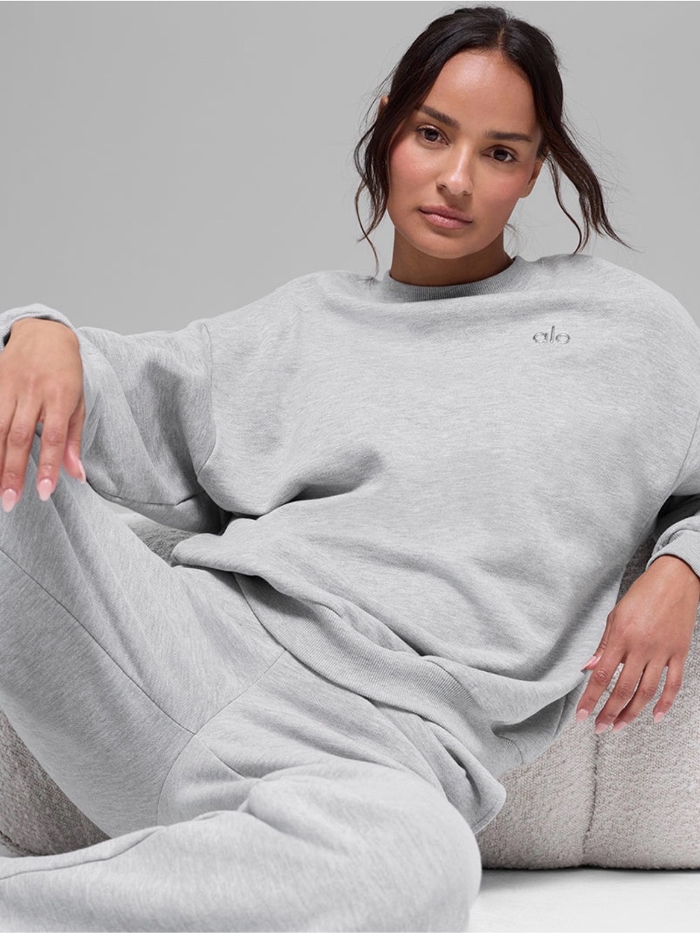 Alo Yoga Accolade Oversized Crewneck Sweatshirt in Athletic Gray